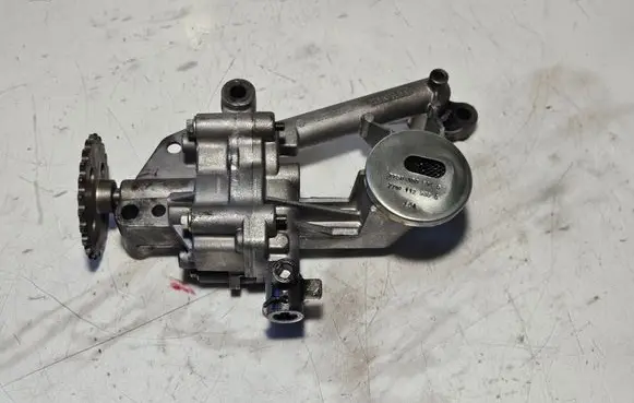 Opel Vivaro Oil pump 8200171405 7700100894