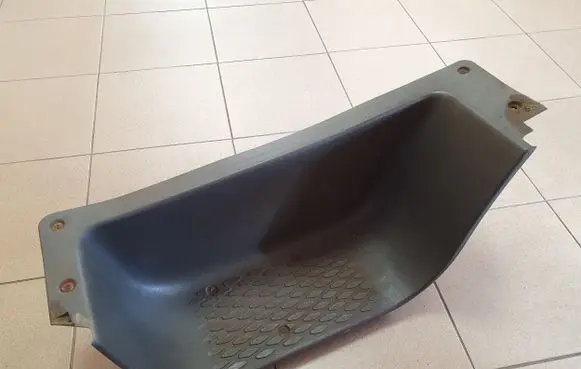 Front sill trim cover