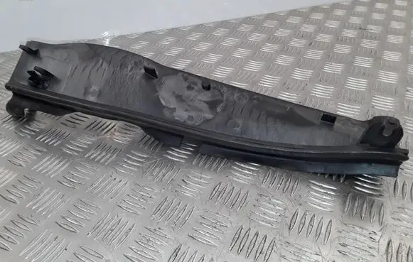 BMW 1 E82 E88 Wiper trim 6925973 64316925973 15677210