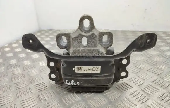 Volkswagen PASSAT B8 Engine mount bracket 5Q0199555AD