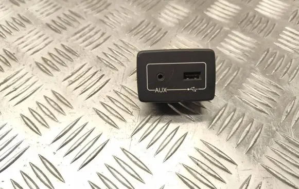 Fiat Punto (199) AUX in-socket connector 7200029654 FT73562726500235