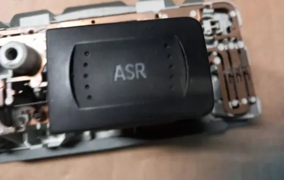 Traction control (ASR) switch