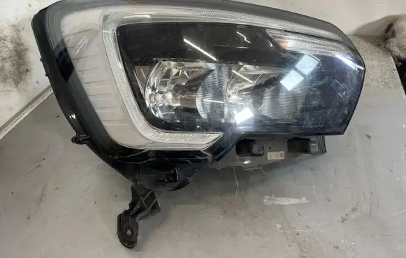 Renault Master III Headlight/headlamp 260105567R 201120210651