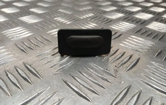 Renault Laguna II Tailgate glass/window release handle 8200000900