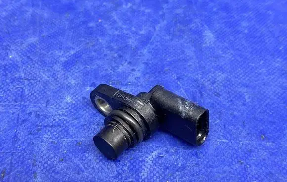 Mercedes-Benz A W176 Camshaft position sensor A2709050400 0232103125