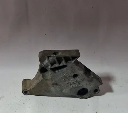 Volkswagen Jetta V Engine mounting bracket 03G199207A 500KT542