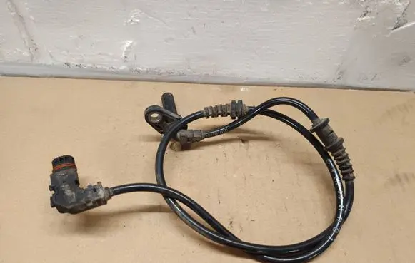 Mercedes-Benz E W212 ABS brake wheel speed sensor A2125400117