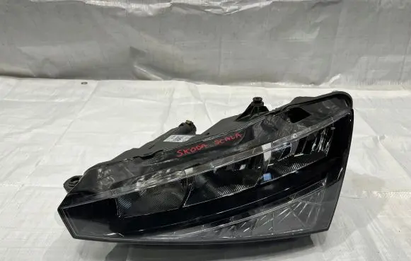 Skoda Scala Headlight/headlamp 90176071