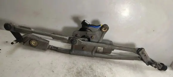 Volvo V70 Front wiper linkage and motor 182395