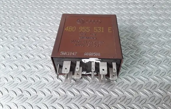 Audi A6 S6 C5 4B Window wiper relay 4B0955531E 5WK1047