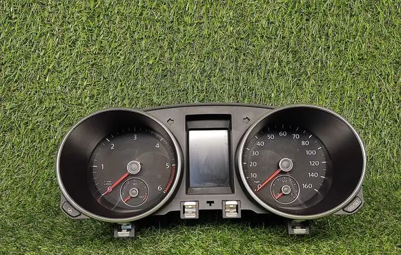 Volkswagen Golf VI Speedometer (instrument cluster) 5K0920972A