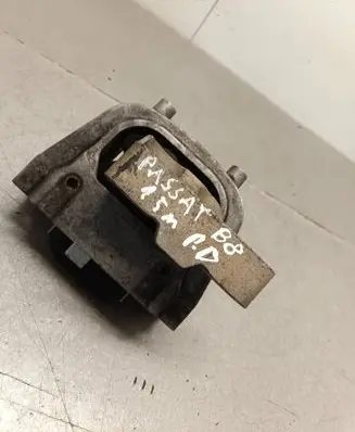 Volkswagen PASSAT B8 Engine mount bracket 3Q0199262J 05052015