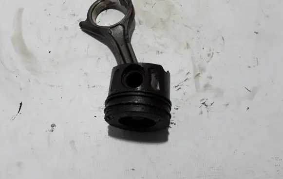 Land Rover Range Rover L405 Piston with connecting rod DA1635