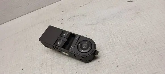 Opel Zafira B Electric window control switch 13228706