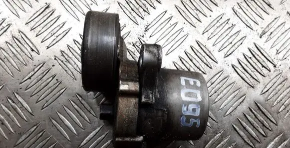 Hyundai i40 Alternator belt tensioner 252812A6