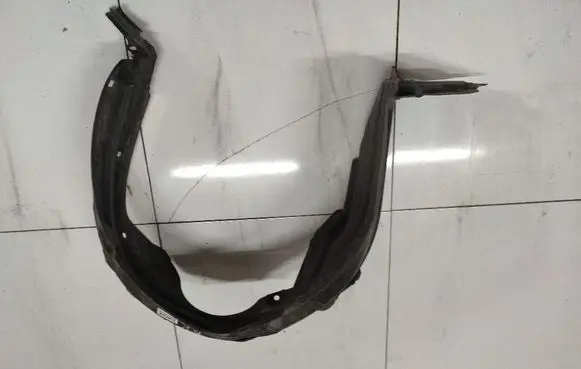 Front wheel arch liner splash guards