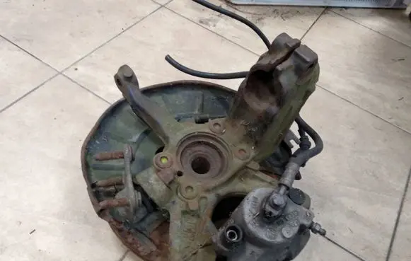 Volkswagen Golf V Front wheel hub spindle knuckle