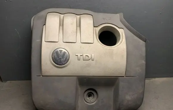 Volkswagen Golf V Engine cover (trim) 3001991000 045103925AG