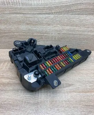 BMW 5 E60 E61 Fuse module 9138830