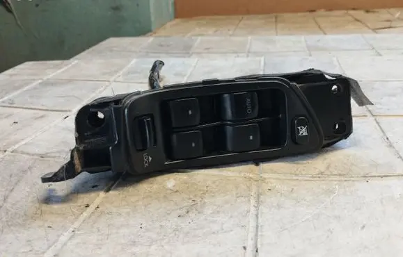 Subaru Outback Electric window control switch 514837