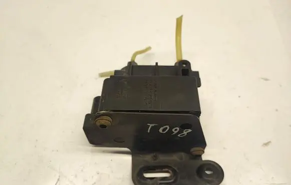 Mercedes-Benz CLS C218 X218 Air suspension valve block A2123200558 2123200558
