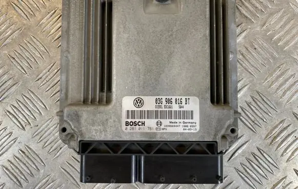 Volkswagen Touran I Engine control unit/module 03G906016BT 1039S04447 0281011761