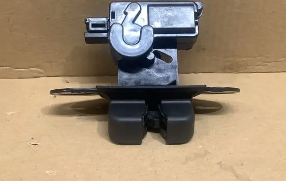 Dacia Spring Tailgate/trunk/boot lock/catch/latch 906002009R