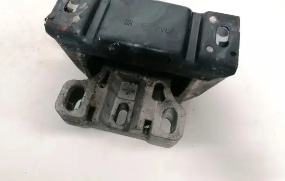 Skoda Octavia Mk1 (1U) Engine mount bracket
