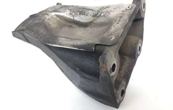 BMW 5 E60 E61 Engine mounting bracket 6771072 677107202 103827