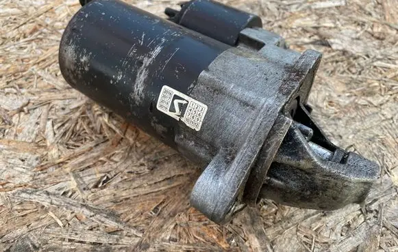 Volkswagen PASSAT B5 Starter motor 1005821933