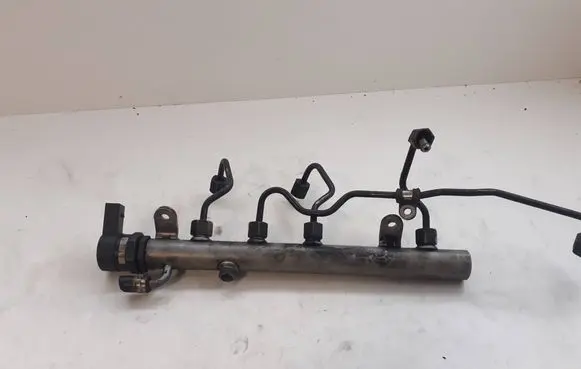 Mercedes-Benz E W211 Fuel main line pipe A6420700495 0617300206