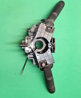 Wiper turn signal indicator stalk/switch