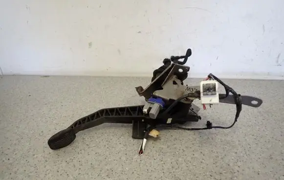 Mazda 3 I Pedal assembly 