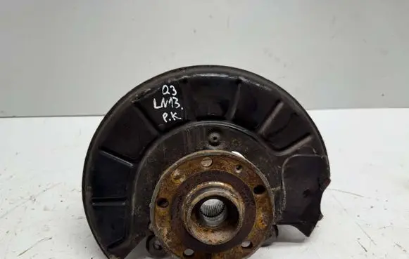 Audi Q3 8U Front wheel hub