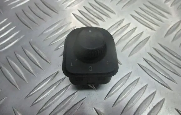 Volkswagen PASSAT B6 Wing mirror switch