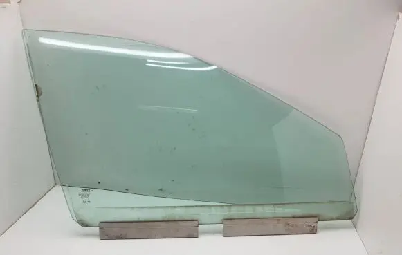Volvo XC90 Front door window glass four-door 43R001596 E000231