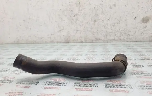Volkswagen PASSAT B6 Engine coolant pipe/hose