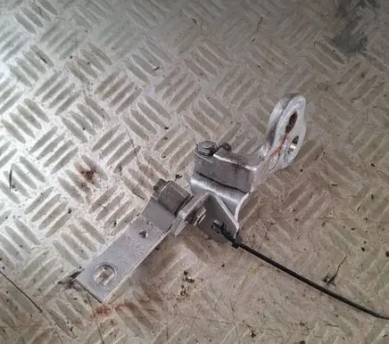 Ford Focus Front door upper hinge Prawy