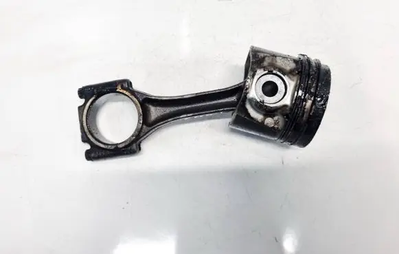 Volkswagen Golf IV Piston with connecting rod
