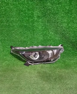Toyota Yaris XP210 Headlight/headlamp