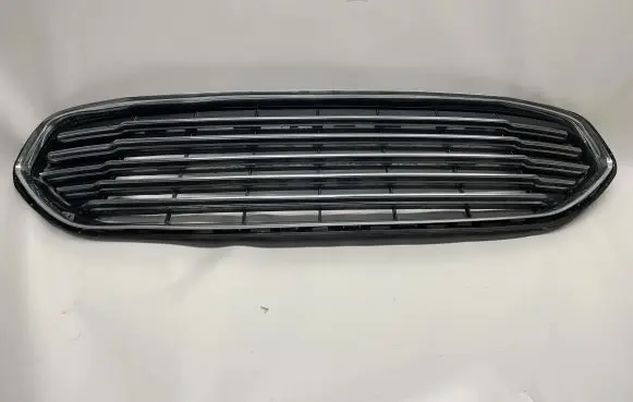 Ford Fusion Front bumper upper radiator grill DS738150