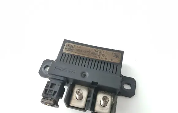 Mercedes-Benz E A207 Charging relay A0009822023