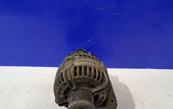 Volvo XC90 Generator/alternator 8676498 0124525029