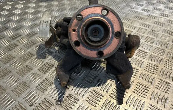 Volkswagen Polo IV 9N3 Front wheel hub