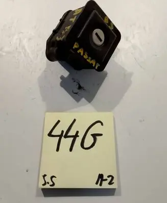 Volkswagen PASSAT B3 Tailgate/trunk/boot lock/catch/latch 357827503B