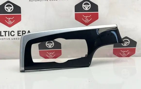 Dashboard glove box trim