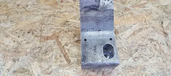 Volvo XC90 Engine mounting bracket 8666261