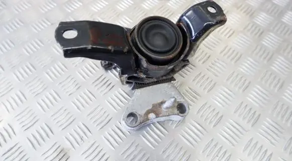 Toyota Auris 150 Engine mount bracket 1230533130