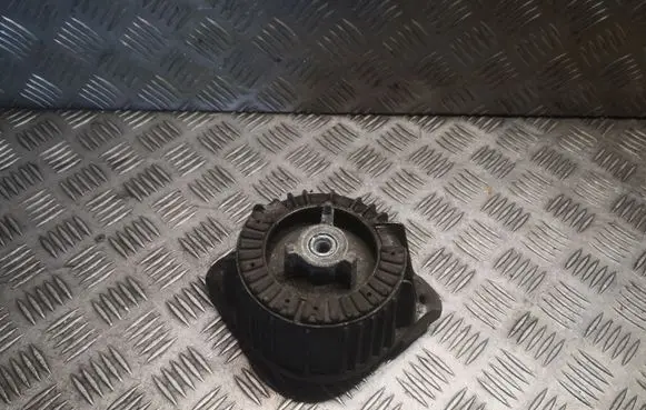 Engine mount bracket
