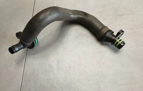 Volkswagen Golf VII Breather hose/pipe 04E103175D